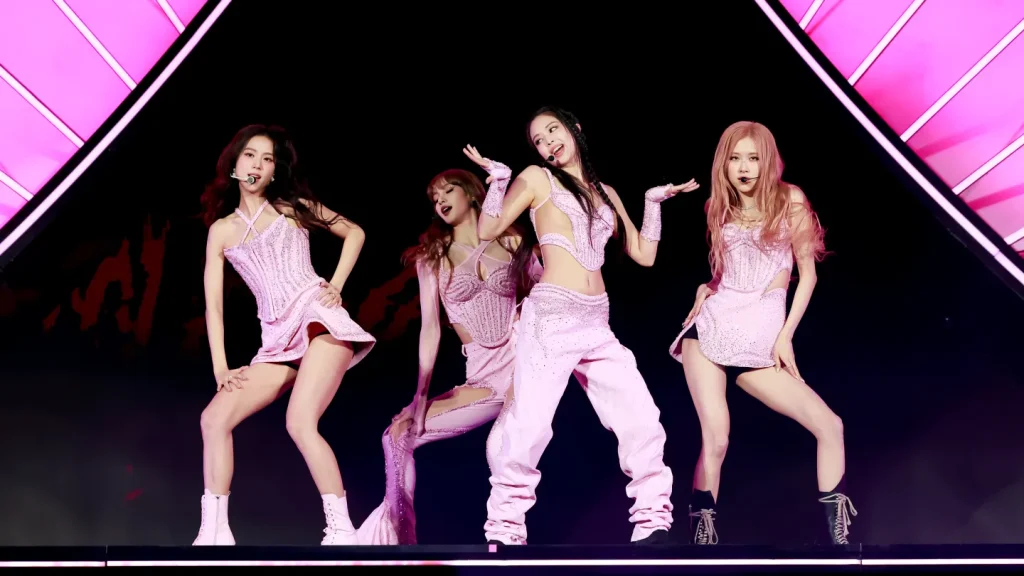 （左から）BLACKPINKのジス、リサ、ジェニー、ロゼ、2023年コーチェラ・バレー・ミュージック＆アーツ・フェスティバルより 写真：Emma McIntyre/Getty Images for Coachella