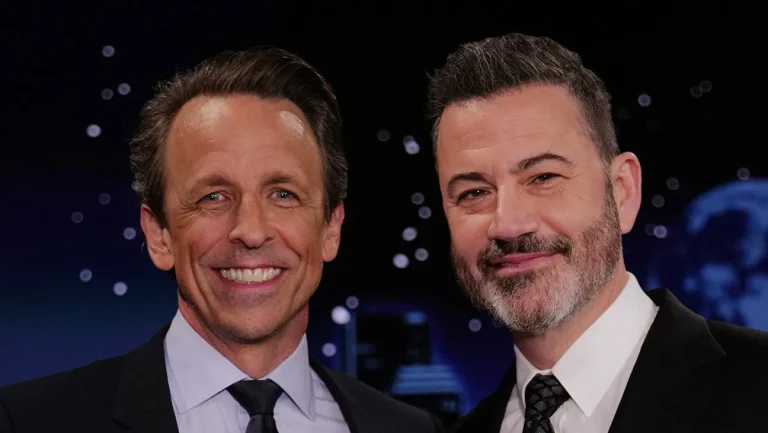 『ジミー・キンメル・ライブ！』に出演したセス・マイヤーズとジミー・キンメル 写真：Randy Holmes/Disney/Getty Images