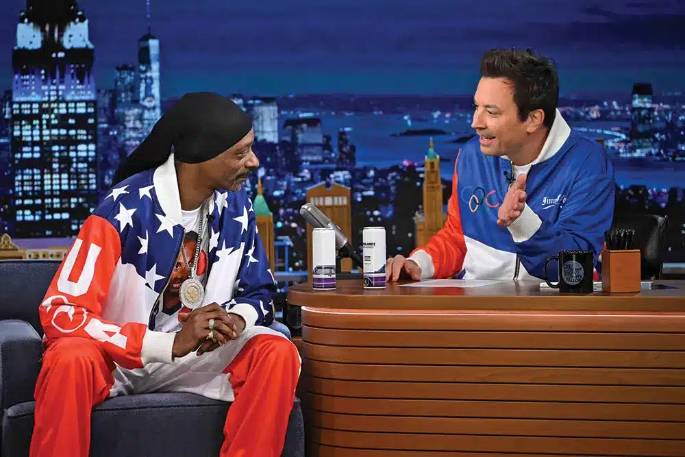 テレビ番組で『Gin & Juice』を紹介するスヌープ・ドッグ 写真：Todd Owyoung/NBC
