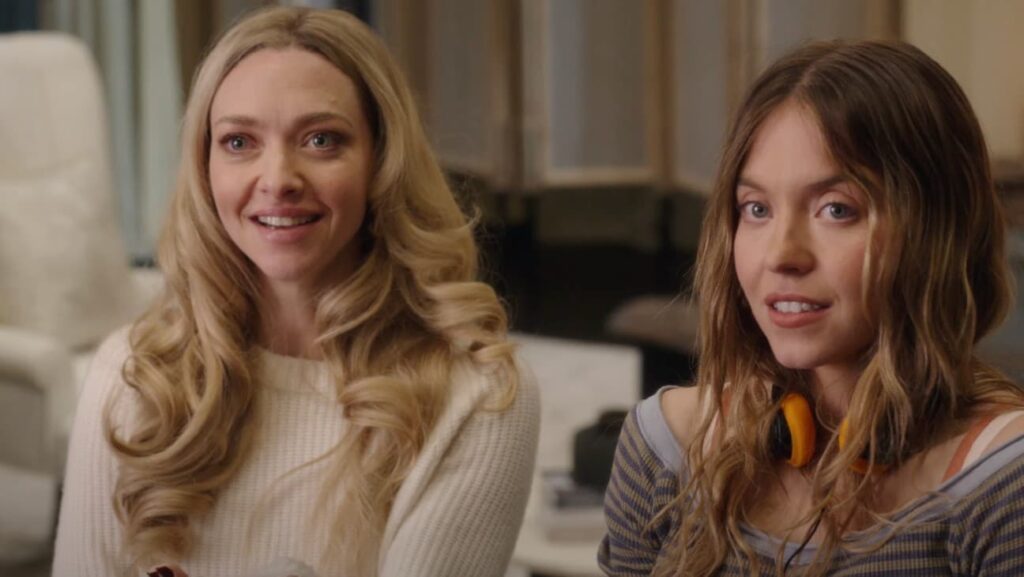 アマンダ・サイフリッドとシドニー・スウィーニー