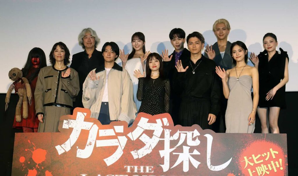 映画『カラダ探し THE LAST NIGHT』、前列左から木村佳乃、櫻井海音、橋本環奈、眞栄田郷敦、安斉星来、後列同「赤い人」、羽住英一郎監督、本田真凛、鈴木福、吉田剛明、那須ほほみ