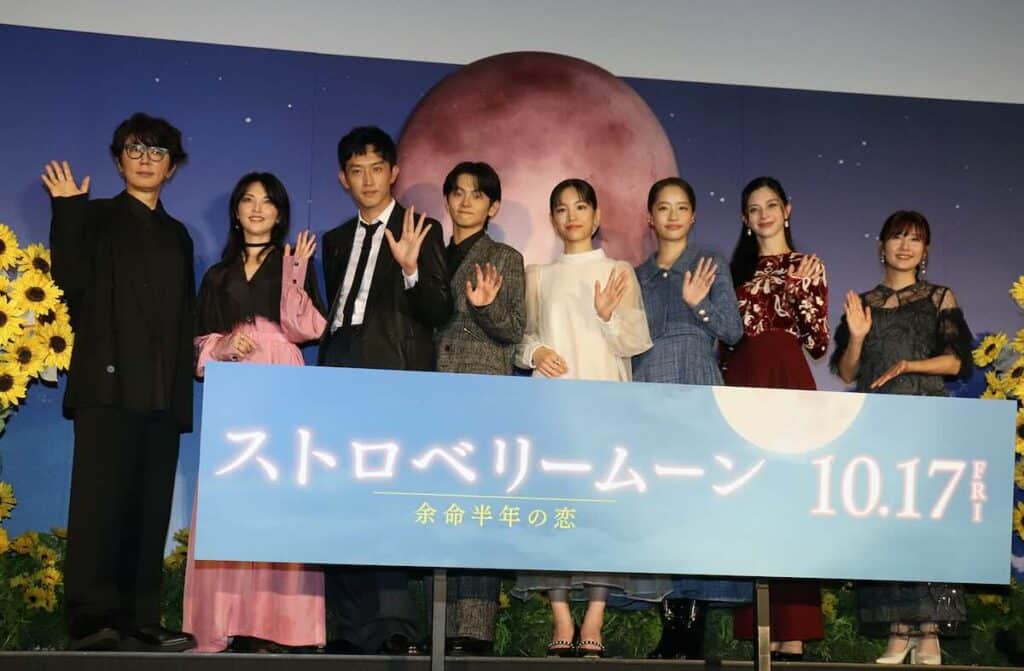 （左から）ユースケ・サンタマリア、田中麗奈、杉野遙亮、齋藤潤、當真あみ、池端杏慈、中条あやみ、酒井麻衣監督