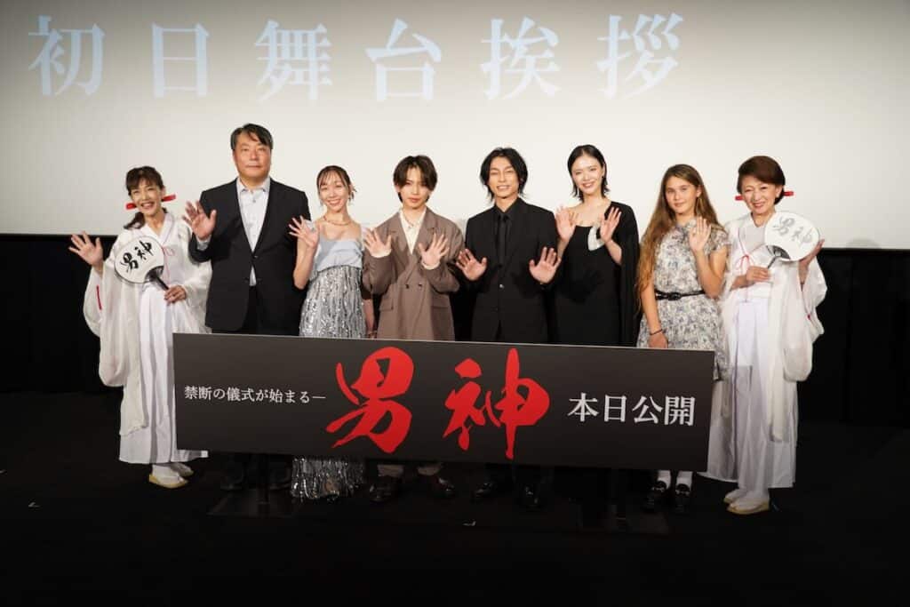 映画『男神』初日舞台挨拶にて（左から）井上雅貴監督、須田亜香里岩橋玄樹、遠藤雄弥、彩凪翔、アナスタシア