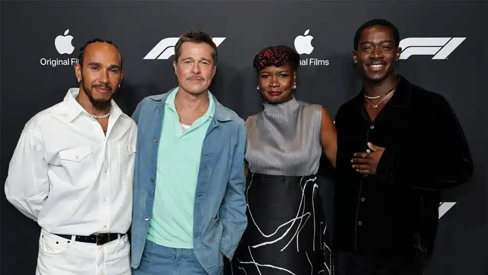 （左から）ルイス・ハミルトン、ブラッド・ピット、サラ・ナイルズ、ダムソン・イドリス 写真：Apple TV