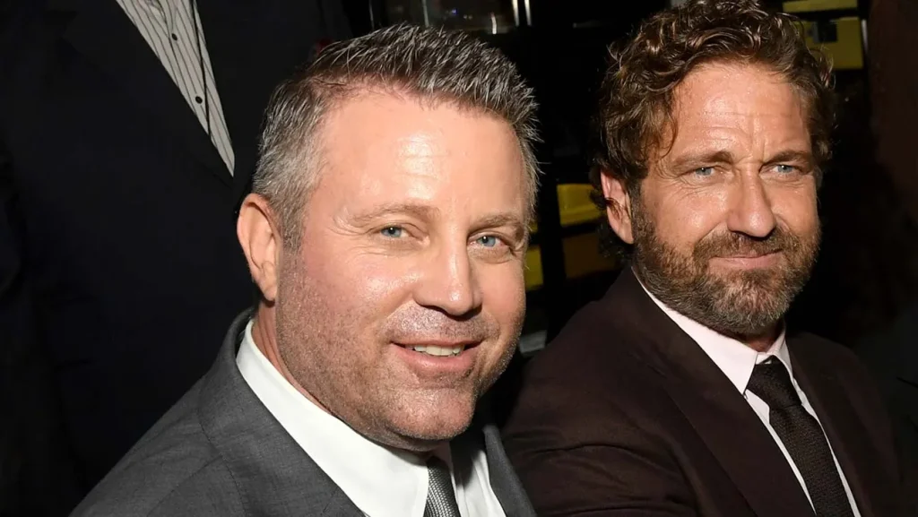 （左から）『グリーンランド ―地球最後の2日間―』のリック・ローマン・ウォー監督、ジェラルド・バトラー 写真：Kevin Winter/Getty Images