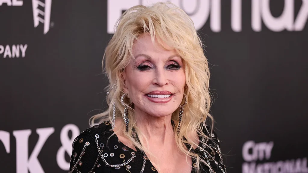 ドリー・パートン 写真：Theo Wargo/Getty Images for The Rock and Roll Hall of Fame