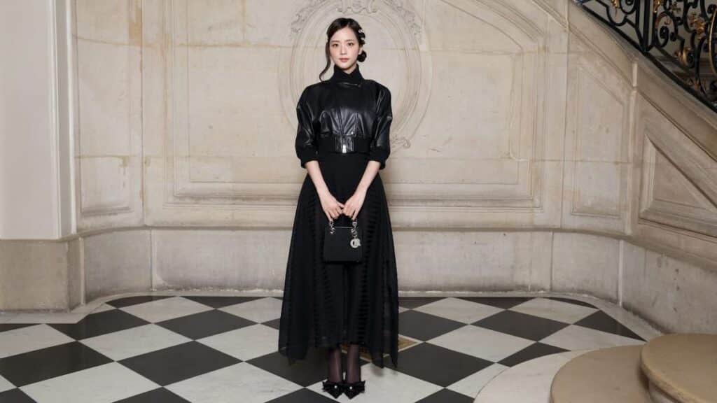 2025年1月27日、パリ・オートクチュール・ウィーク2025春夏の「Dior」ショーに出席したジス
