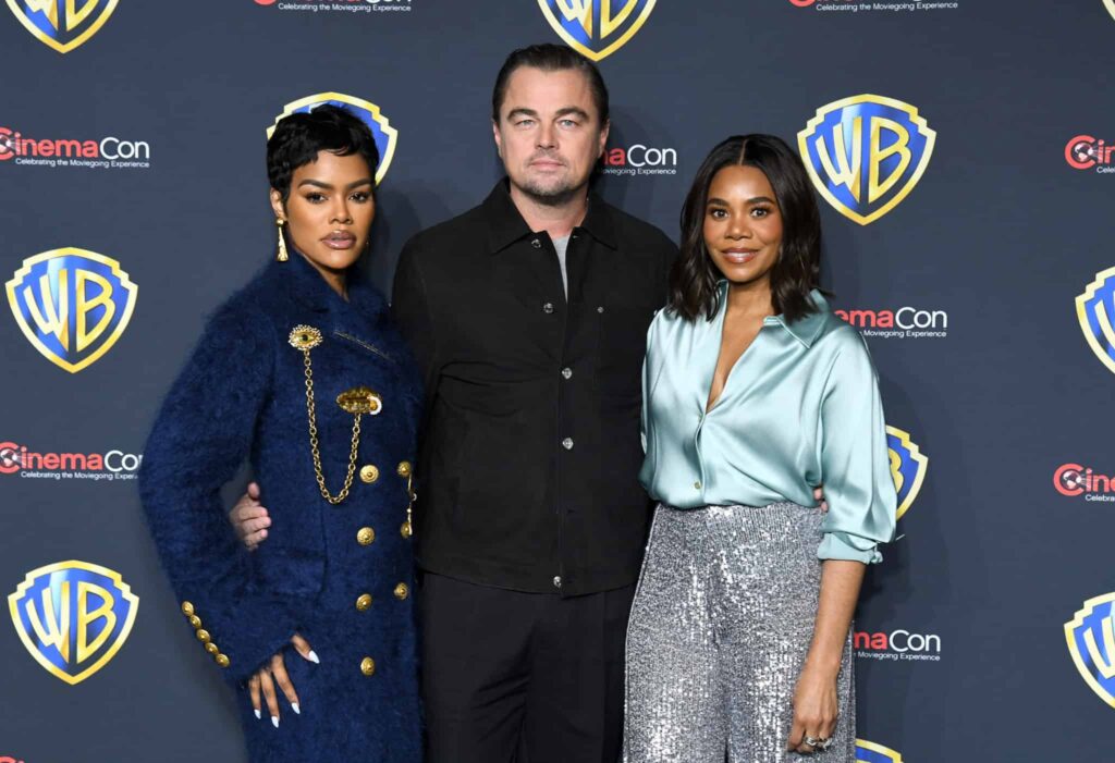 『ワン・バトル・アフター・アナザー』に出演するテヤナ・テイラー、レオナルド・ディカプリオ、レジーナ・ホール 写真：Alberto E. Rodriguez/Getty Images for CinemaCon