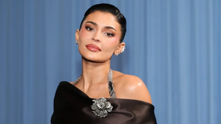 カイリー・ジェンナー、2025年のメットガラにて 写真：Mike Coppola/MG25/Getty Images for The Met Museum/Vogue