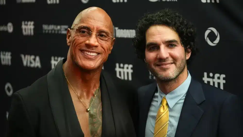 ドウェイン・ジョンソン、ベニー・サフディ 写真：Mert Alper Dervis/Anadolu
