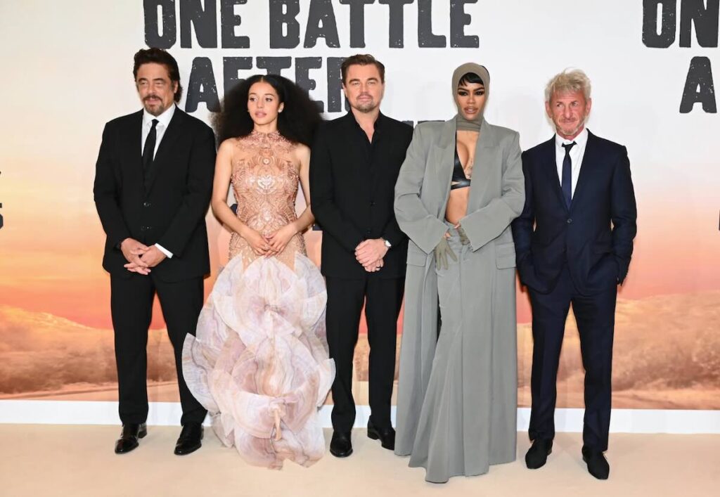 （左から）デル・トロ、インフィニティ、ディカプリオ、テイラー、ペン 2025年9月のロンドンプレミアにて
