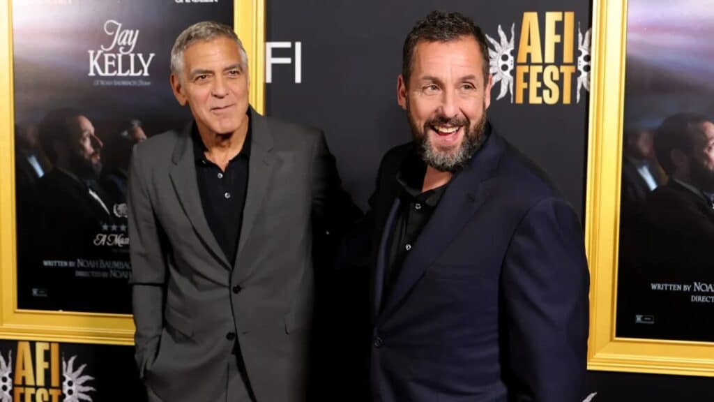 ジョージ・クルーニーとアダム・サンドラー 写真：Kevin Winter/Getty Images