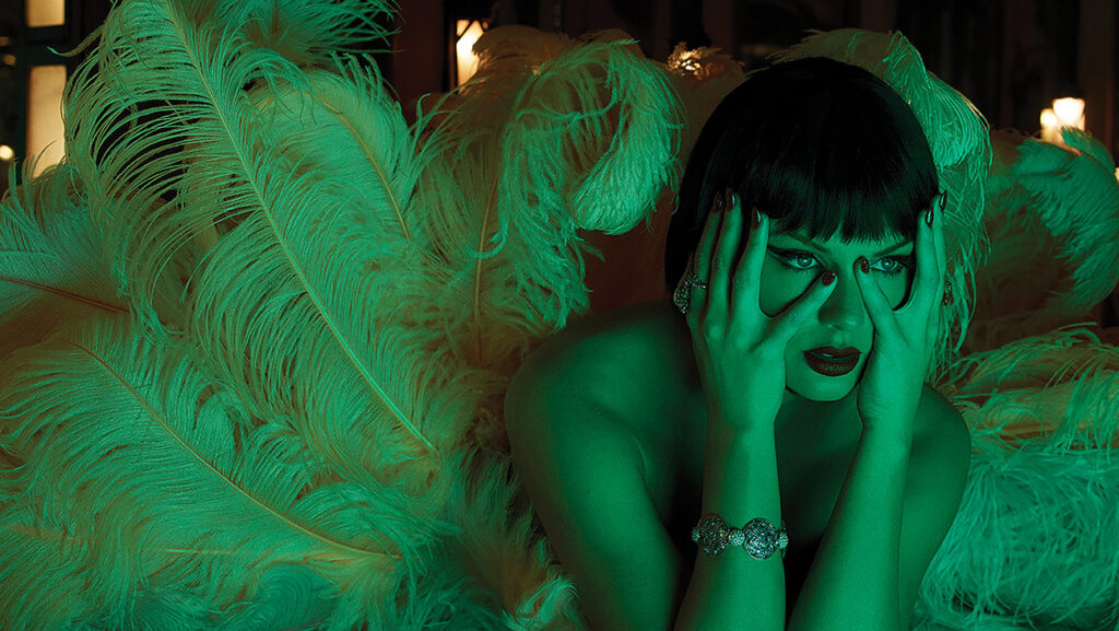 テイラー・スウィフト、アルバム『The Life of a Showgirl』より 写真：Mert Alas & Marcus Piggott; Courtesy of TAS Management
