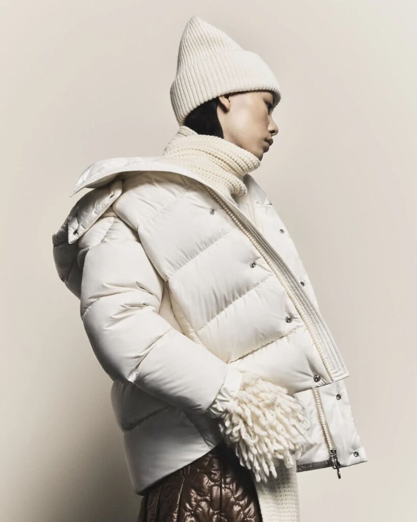 高級ブランド・モンクレールの新キャンペーン「Warmer Together」で、モデルが同ブランドを着用 写真：Courtesy of Moncler