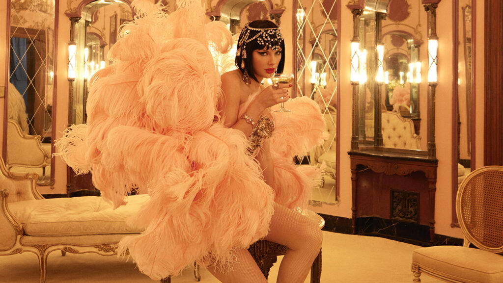 テイラー・スウィフト『The Life of a Showgirl』 写真：Mert Alas & Marcus Piggott; Courtesy of TAS Management