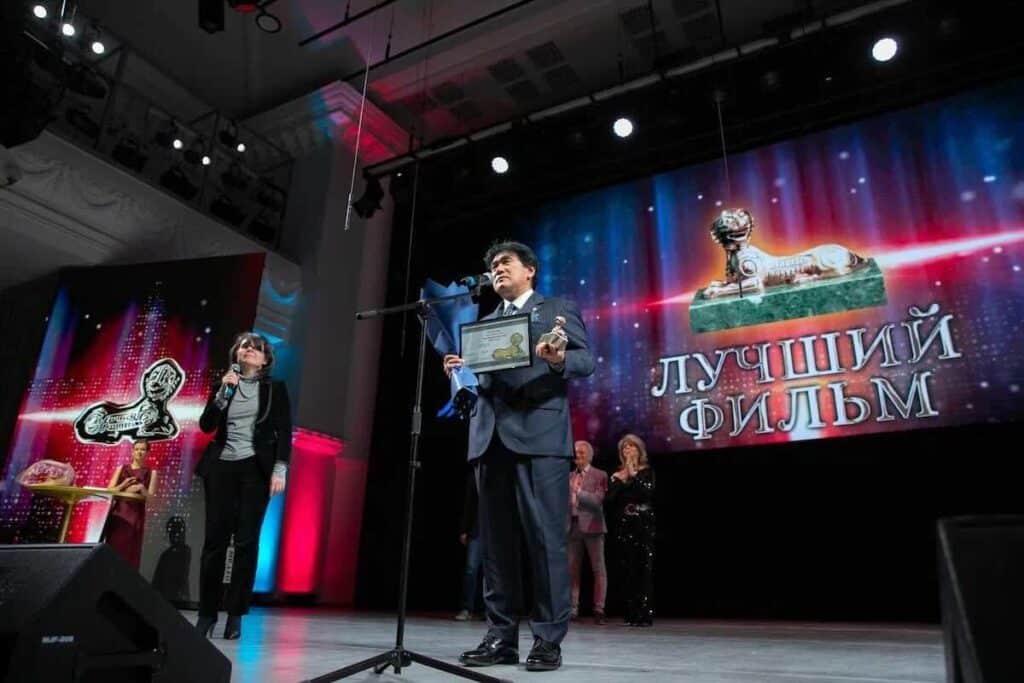 オレンブルグ国際映画祭にて『男神』が日本映画初のグランプリ受賞