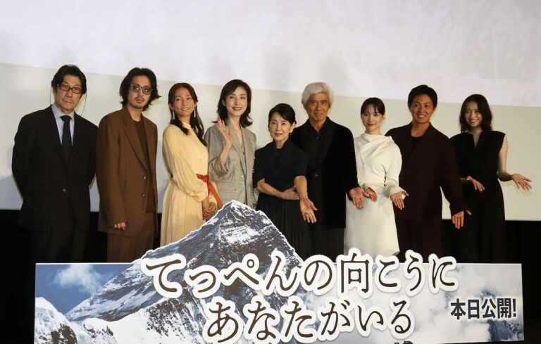 （左から）阪本順治監督、若葉竜也、木村文乃、天海祐希、吉永小百合、佐藤浩市、のん、工藤阿須加、茅島みずき