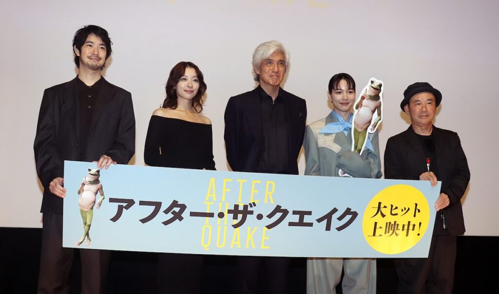 （左から）渡辺大知、鳴海唯、佐藤浩市、のん、井上剛監督