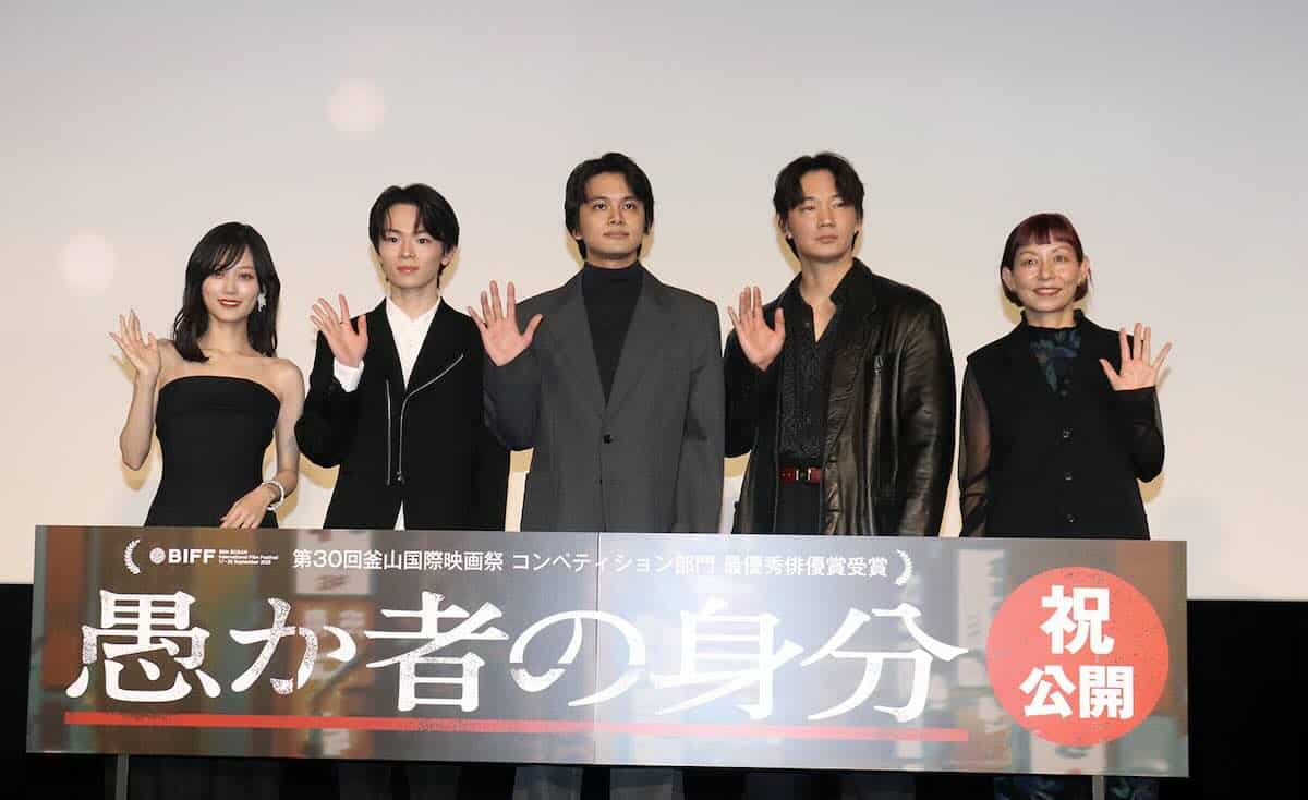 （左から）山下美月、林裕太、北村匠海、綾野剛、永田琴監督