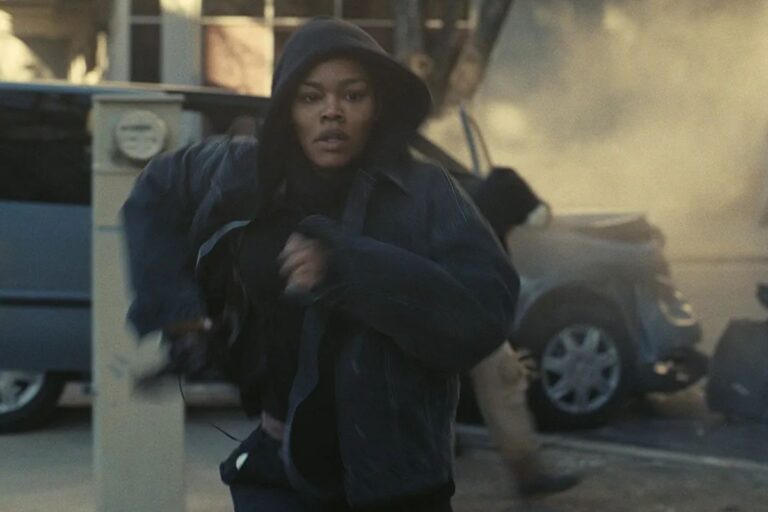 映画『ワン・バトル・アフター・アナザー』 写真：Teyana Taylor in 'One Battle After Another.' Warner Bros. Pictures