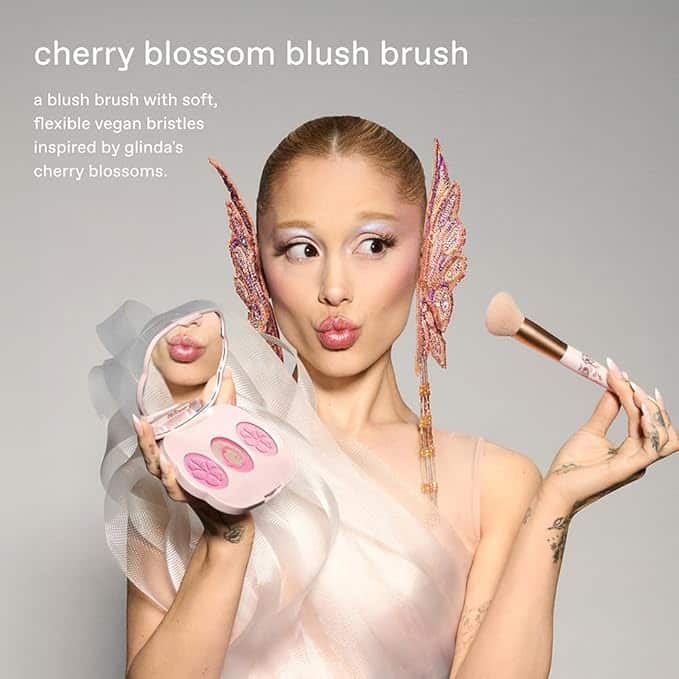 wicked for good Cherry Blush Brush ウィキッド　メイクブラシ アリアナ