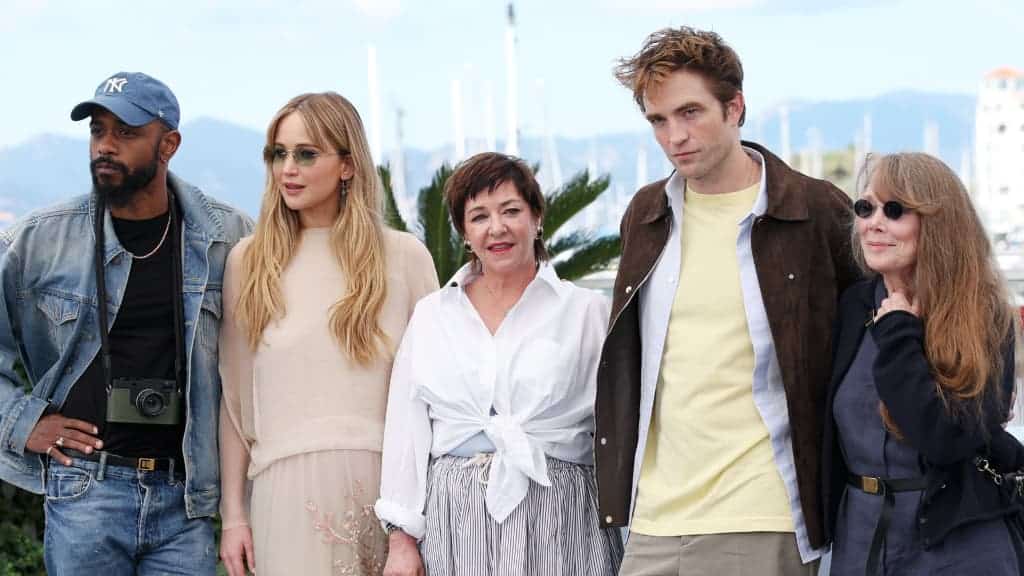 (左から)ラキース・スタンフィールド、ジェニファー・ローレンス、リン・ラムジー監督、ロバート・パティンソン、シシー・スペイセク=2025年のカンヌ国際映画祭にて 写真:Pascal Le Segretain/Getty Images