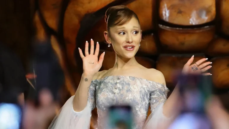 アリアナ・グランデ、映画『ウィキッド 永遠の約束』シンガポールプレミアにて 写真：Getty Images