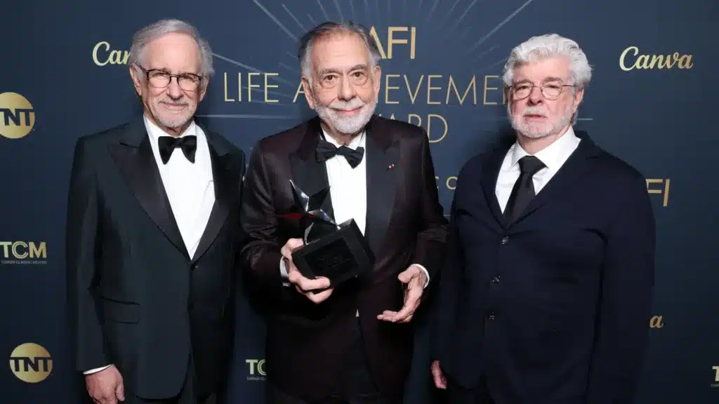 (左から)スティーヴン・スピルバーグ、フランシス・フォード・コッポラ、ジョージ・ルーカス、ドルビー・シアターで開催された第50回AFI生涯功労賞授与式にて(2025年4月26日撮影)写真:Anna Webber/Getty Images for AFI