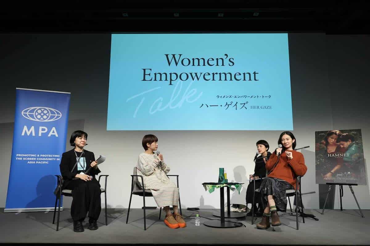 ウィメンズ・エンパワーメント・トーク「ハー・ゲイズ」に登壇した呉美保監督とクロエ・ジャオ監督 ©2025 TIFF