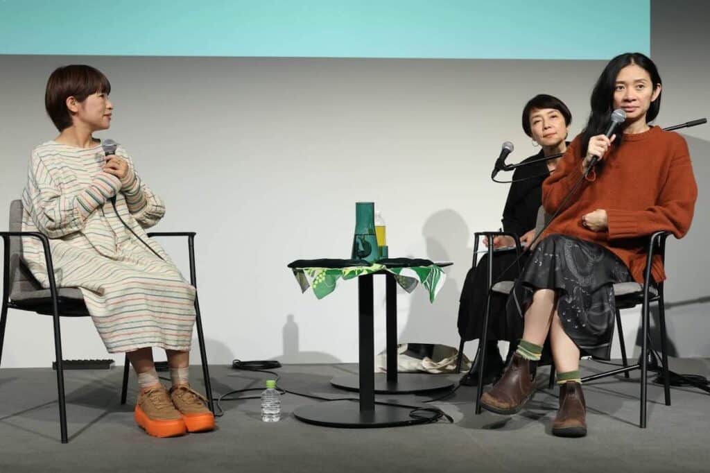ウィメンズ・エンパワーメント・トーク「ハー・ゲイズ」に登壇した呉美保監督とクロエ・ジャオ監督 ©2025 TIFF