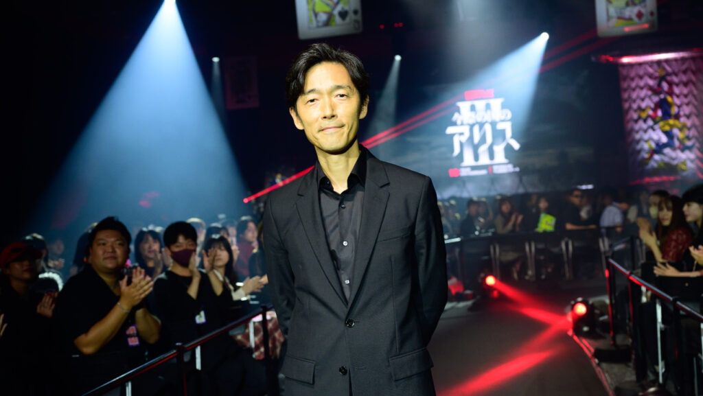 東京で開催された『今際の国のアリス』シーズン3 グローバルファンイベントに出席した佐藤信介監督 写真：Netflix