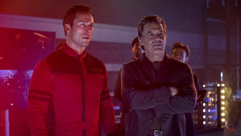 グレン・パウエルとジョシュ・ブローリン、『ランニング・マン』より 写真:Paramount Pictures