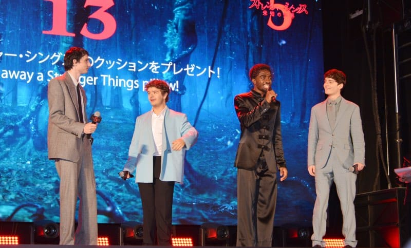 左からマット・ダファー、ロス・ダファー、フィン・ウルフハード、ゲイテン・マタラッツォ、ケイレブ・マクラフリン、ノア・シュナップ
写真：The Hollywood Reporter Japan