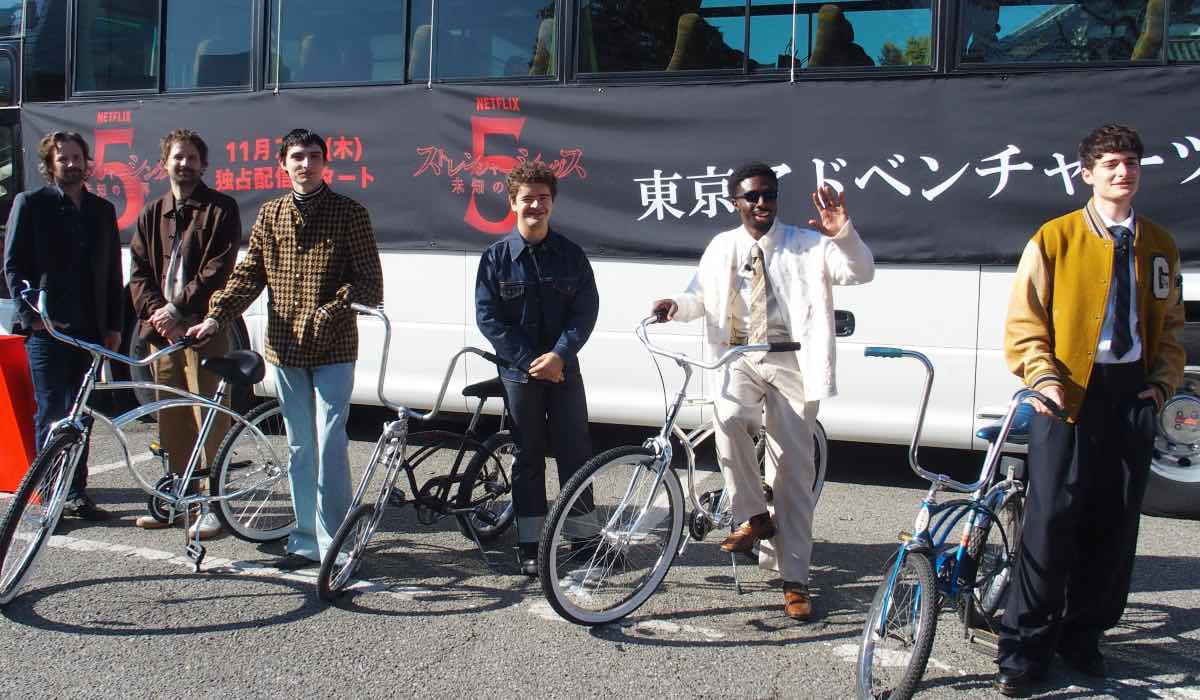 左からマット・ダファー、ロス・ダファー、フィン・ウルフハード、ゲイテン・マタラッツォ、ケイレブ・マクロクリン、ノア・シュナップ
写真:The Hollywood Reporter Japan