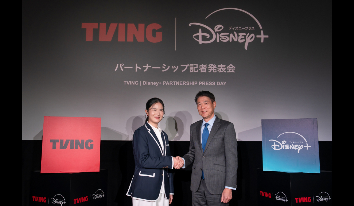 ジュリー・チョイ（KVING CEO）と、日色保（ウォルト・ディズニー・ジャパン株式会社 代表取締役社長） ⓒDisney
