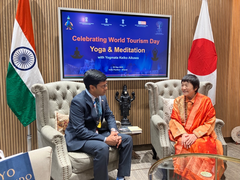 対談を行ったチャンドル・アッパル在日インド総領事と、ヨグマタ相川圭子