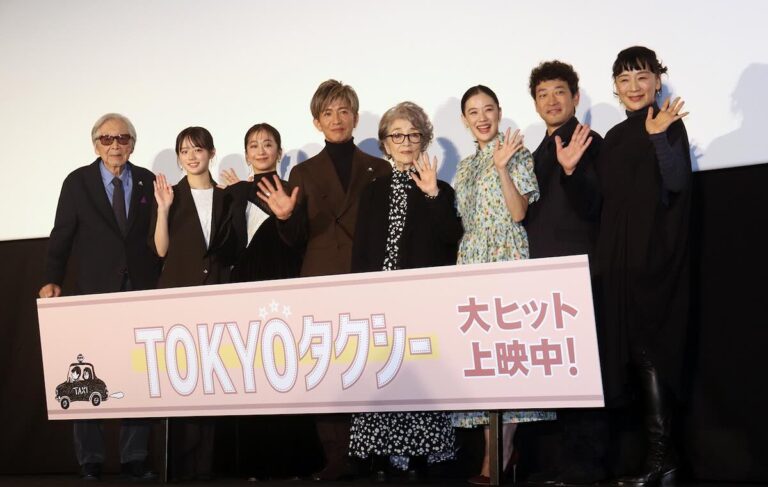 （左から）山田洋次監督、中島瑠菜、優香、木村拓哉、倍賞千恵子、蒼井優、迫田孝也、神野三鈴