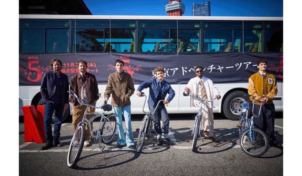 左からマット・ダファー、ロス・ダファー、フィン・ウルフハード、ゲイテン・マタラッツォ、ケイレブ・マクロクリン、ノア・シュナップ Netflixシリーズ「ストレンジャー・シングス 未知の世界 5」最終章：11月27日（木）10時より世界独占配信