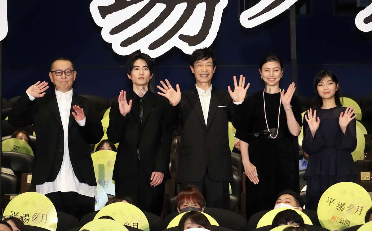 （左から）土井裕泰監督、坂元愛登、堺雅人、井川遥、一色香澄