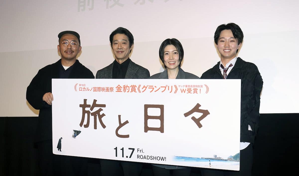 （左から）三宅唱監督、堤真一、シム・ウンギョン、髙田万作