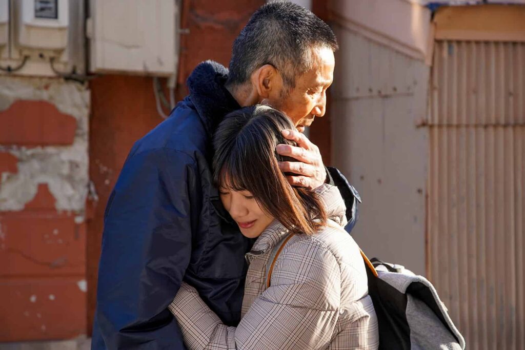 映画『サイレントナイト』より ©2025 クイーンズカンパニー