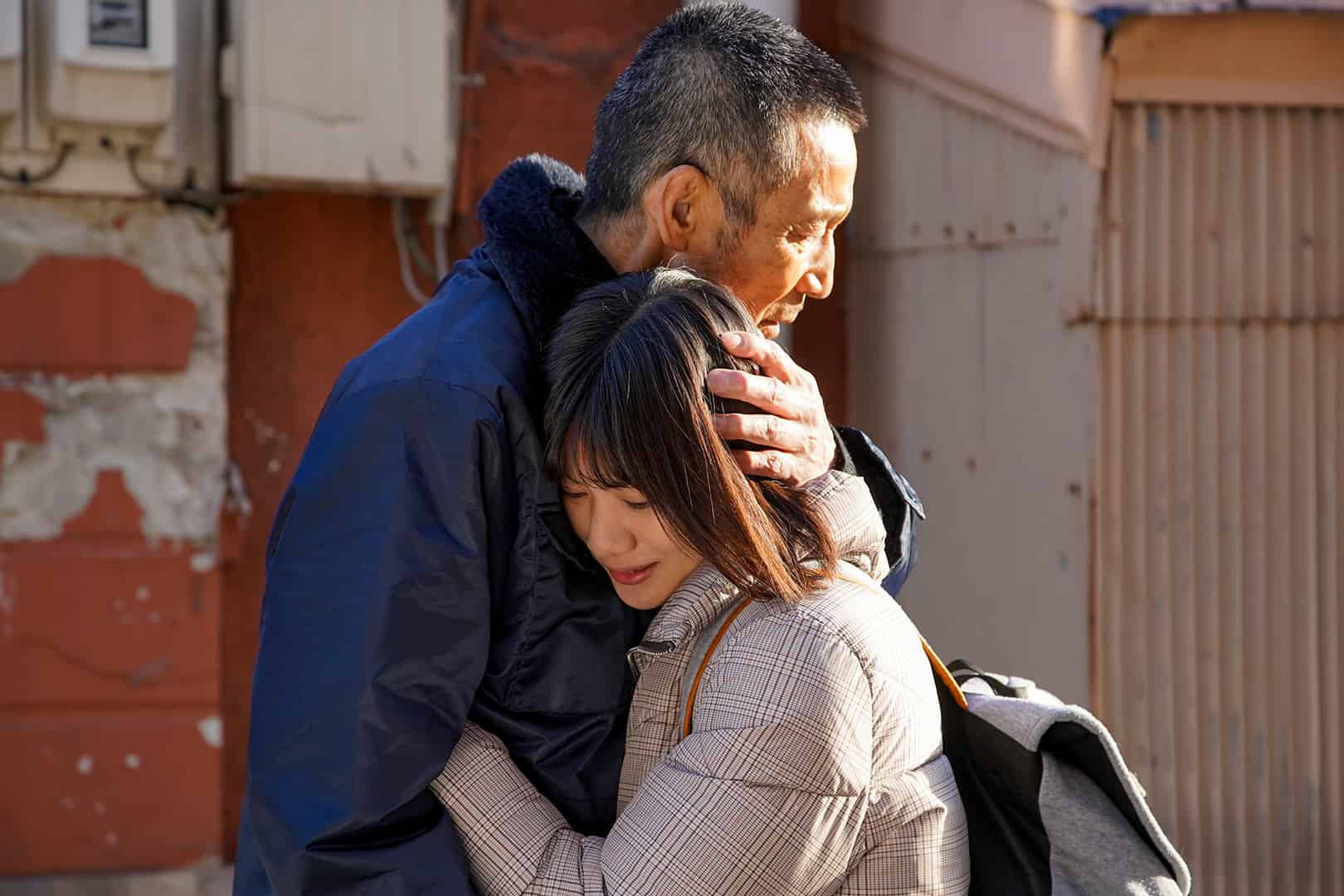 映画『サイレントナイト』より ©2025 クイーンズカンパニー