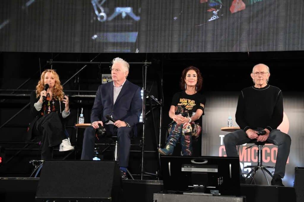 (左から)リー・トンプソン、トム・ウィルソン、クローディア・ウェルズ、クリストファー・ロイド = 東京コミコン2025にて