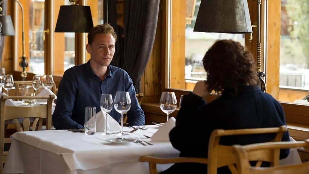 トム・ヒドルストン、『ナイト・マネジャー』より 写真：Des Willie/The Night Manager Ltd