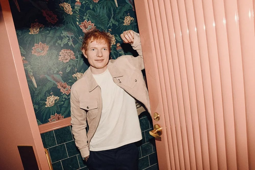 エド・シーランは、ジョン・メイヤーと共作しデイヴ・グロールとも録音した「Drive」、そしてシャキーラと組んだ「Zoo」という、豪華な顔ぶれによるサウンドトラック2曲を手がけた。写真:Beau Grealy