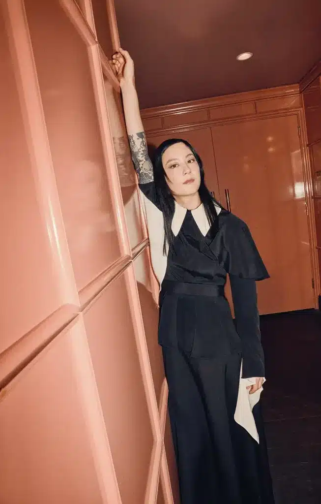 「私は、いつも“お金のない人に恋をしてしまう”ということを自由に思いきり表現してきた」と語るミシェル・ザウナー 写真:Beau Grealy