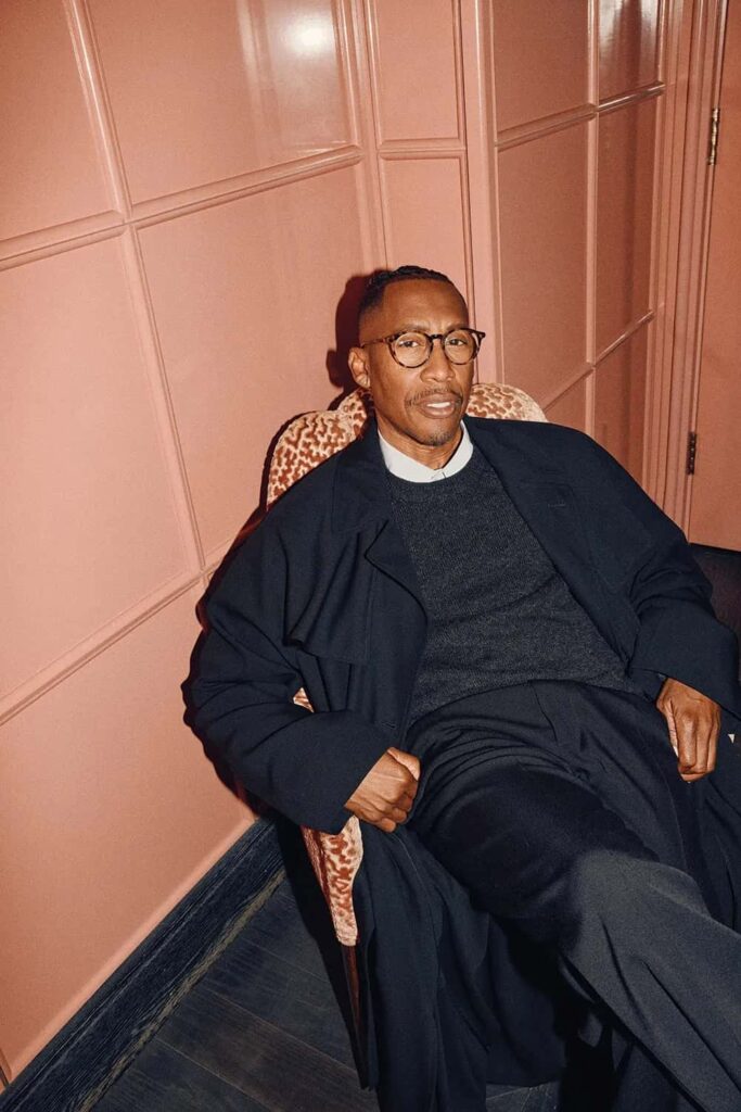 「自分が奏でていた音楽の“祖先”たちの力が、すべて降りてきたように感じた……きっと自分も試されているんだと感じていたから、そのまま音になってあふれ出したんだ」と語るラファエル・サディーク 写真:Beau Grealy