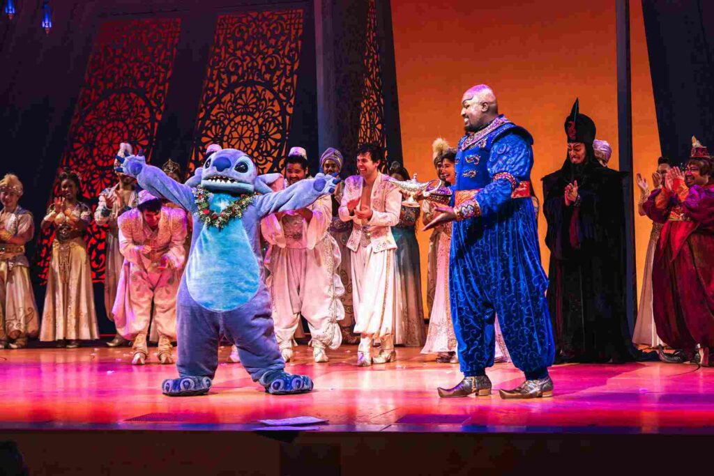 ブロードウェイミュージカル『アラジン』の舞台に登場したスティッチ