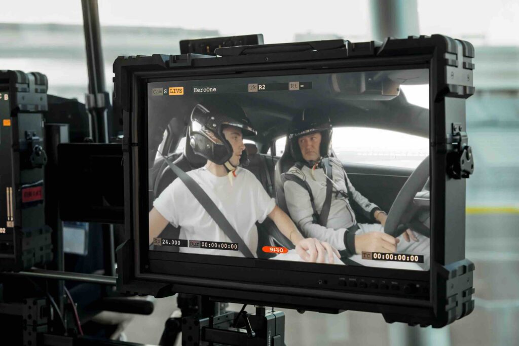 ティモシー・シャラメとプロドライバーのベン・コリンズ 写真:Courtesy of Lucid