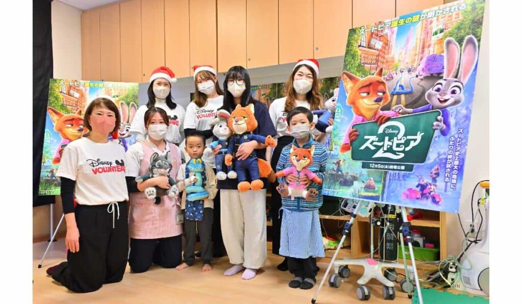 大ヒット公開中の『ズートピア 2』を福岡市立こども病院内病棟で特別上映　(c)Disney